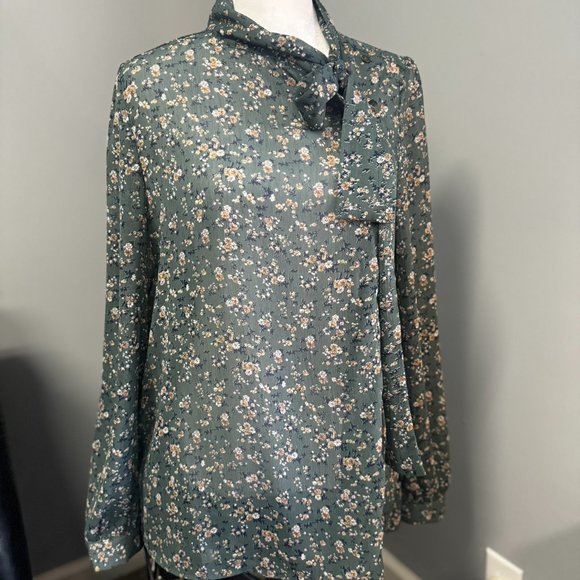 Easel Long Sleeve Blouse - Picture 2 of 7